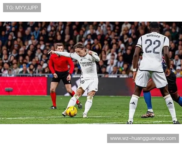 卡马文加 vs 莫德里奇：中场经验与节奏掌控差距在哪