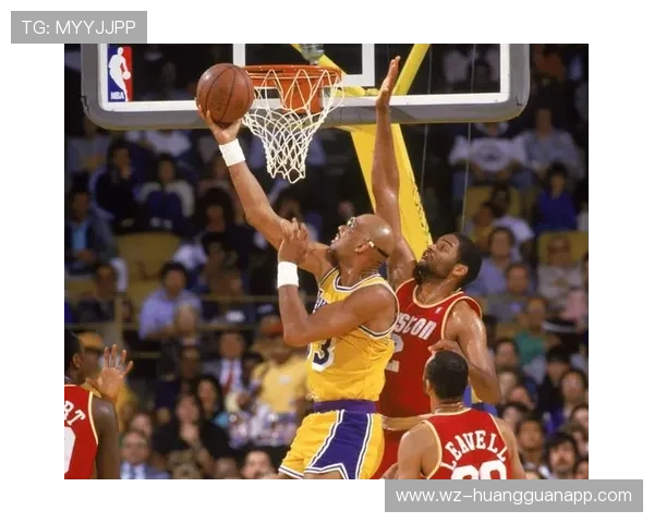 卡里姆单打得分效率超乔丹，内线背身技术成就历史最高荣誉