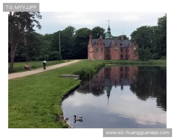 孔帕尼退役后住城堡，每天五点起床遛狗顺便练核心？