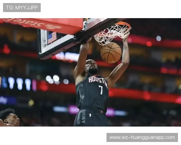 申京利用高位挡拆制造内线错位，拉开球队进攻空间提升效率