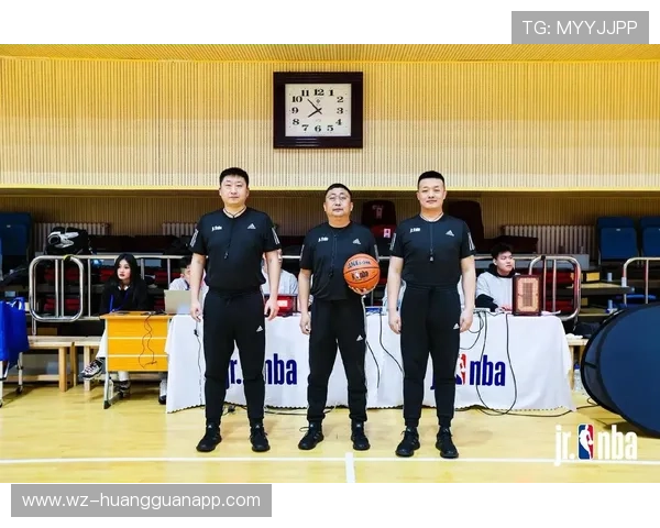 干扰球与封盖有何区别？看懂篮球裁判判罚标准
